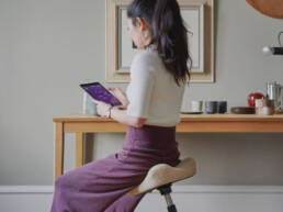 move-compact-home-2 bequeme und rückenfreundliche Hocker Rücken Möbel Center Zürich